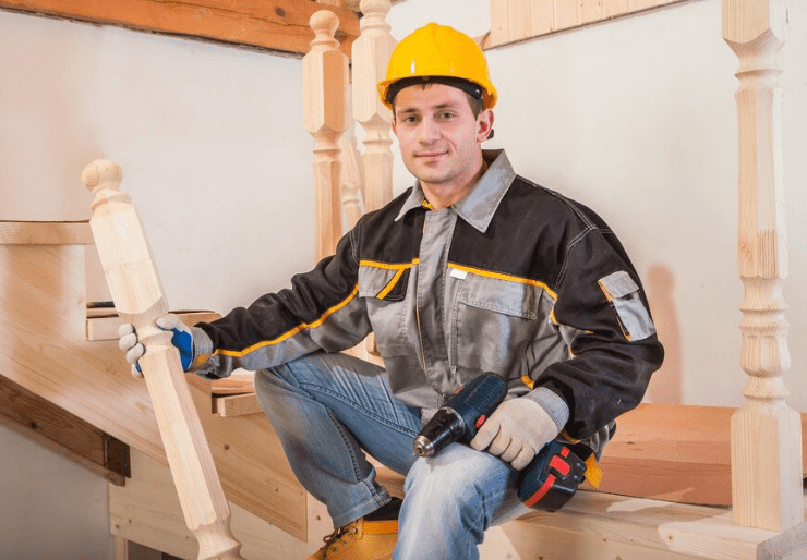 carpentery-worker-sitting-ladder_275559-21249